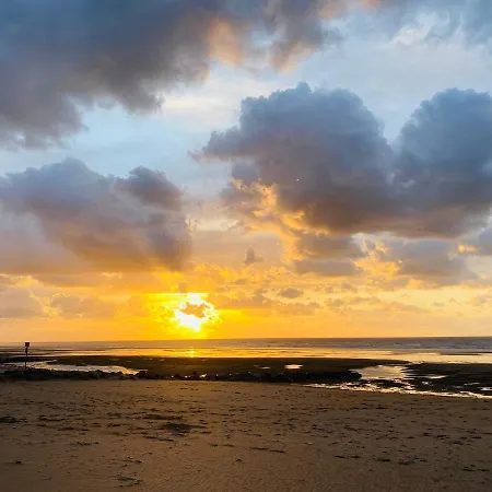 La Petite Marjolaine A 3min A Pied De La Plage Merville-Franceville-Plage